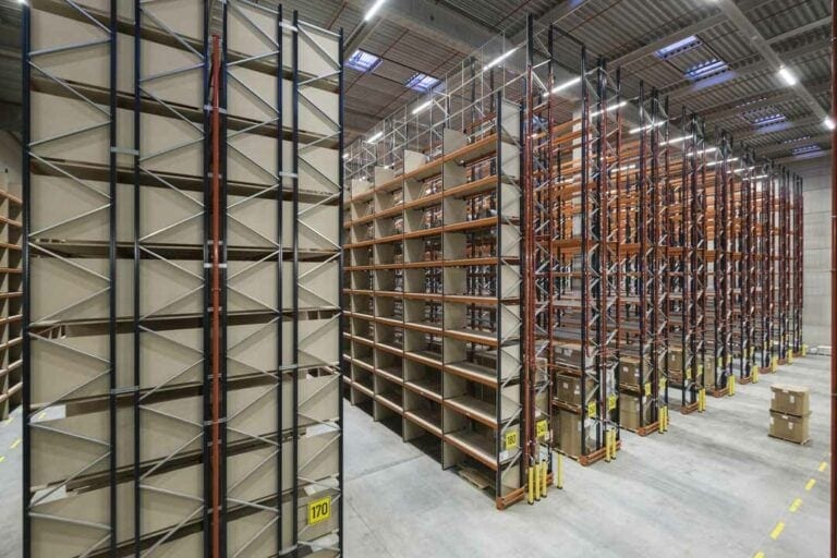 Hall de stockage en chantier - Centre logistique Entrepot Eurohub Sud Bettembourg Luxembourg