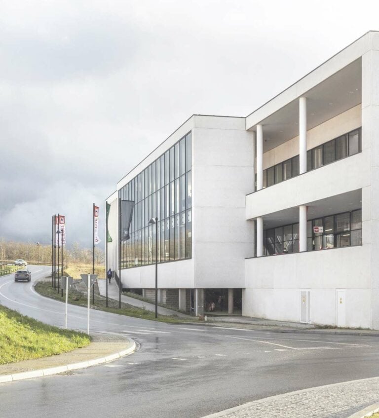 MG-Estate-centre-commercial-Capellen-©BALLINIPITT
