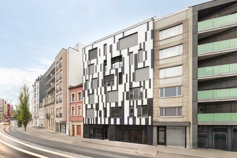 Immeuble boulevard Kennedy à Esch-sur-Alzette avec façade en céramique ventilée